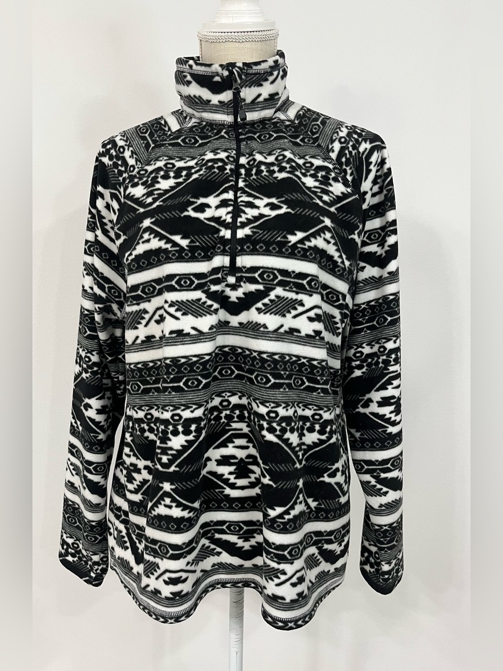 Eddie Bauer Black Aztec Fleece Womens Pullover Sweater Western - Size XL - EUC